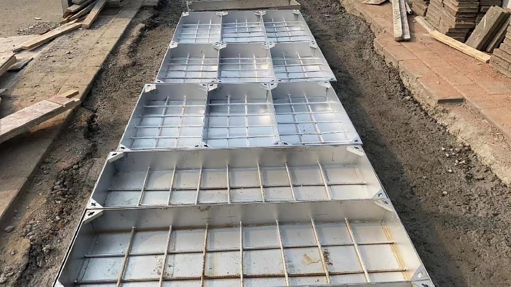 不銹鋼隱形井蓋---人行道不銹鋼隱形井蓋安裝